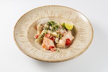 Семга с овощами в сливочном соусе