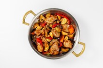 Горячая сковорода со свининой